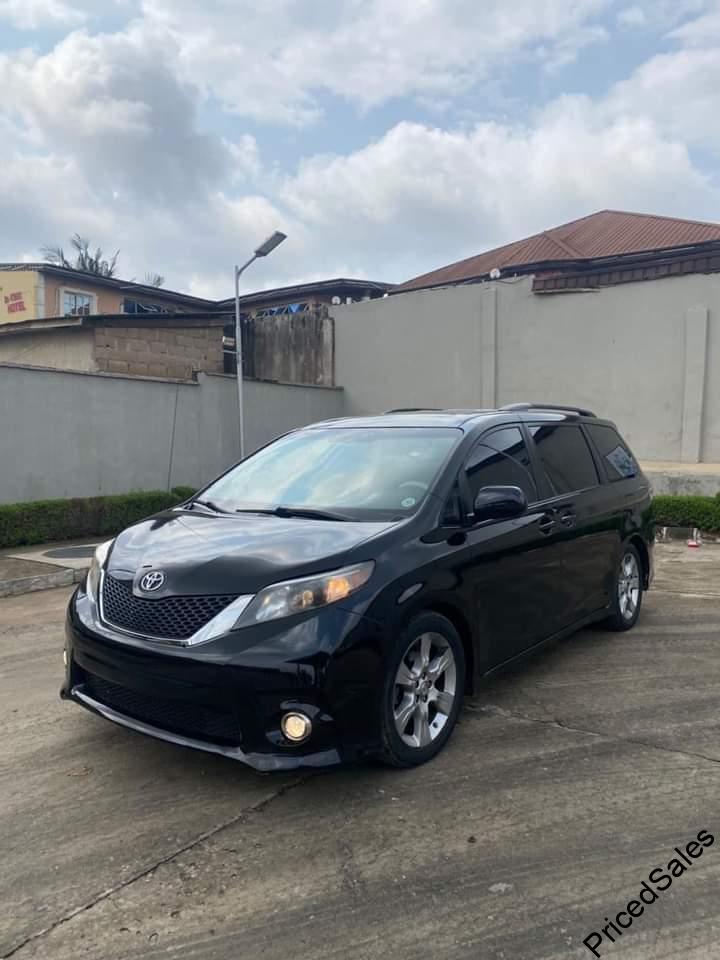 Price of Used Toyota Sienna for sale in Nigeria 2023